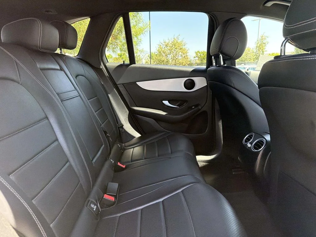 Used 2022 White Mercedes-Benz GLC 300 image 18