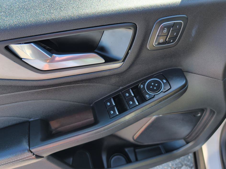 Used 2022 Oxford White Ford SEL image 17
