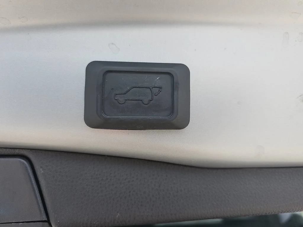 Used 2024 Silver Toyota Hybrid XLE image 17