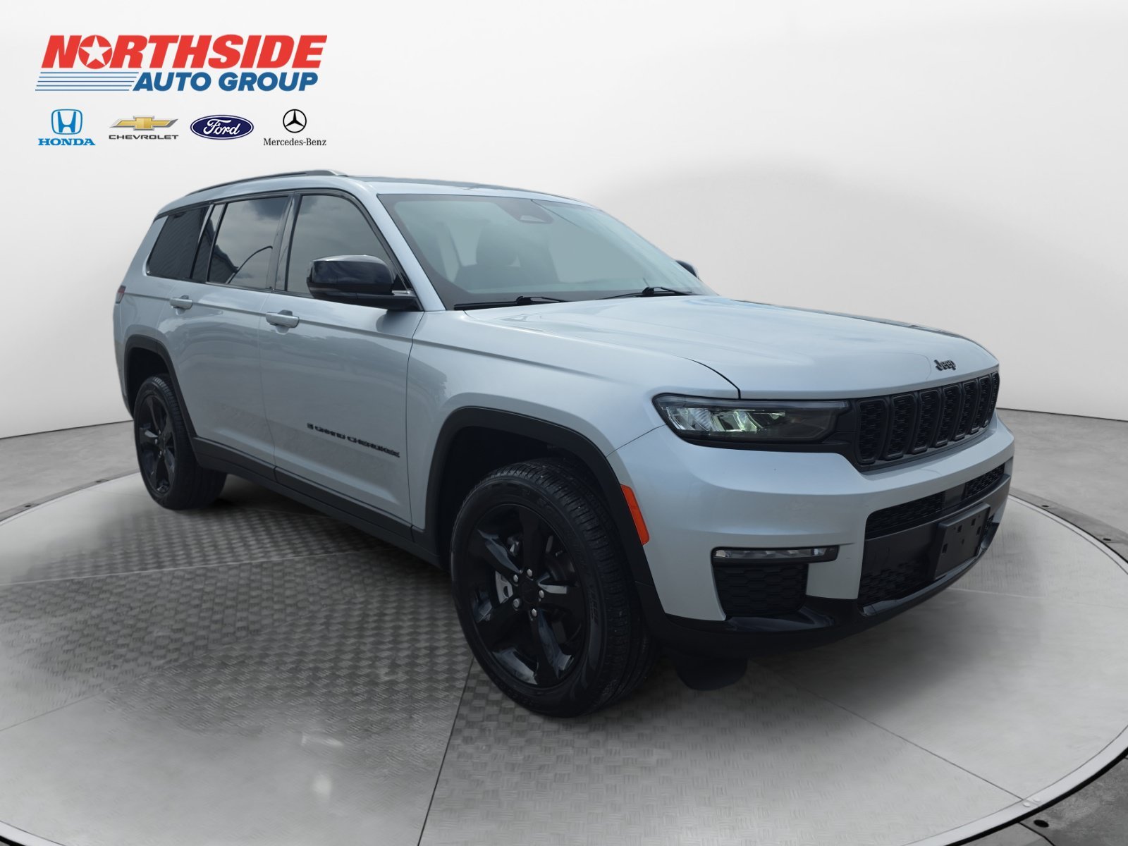 Used 2025 Silver Zynith Jeep Limited image 1