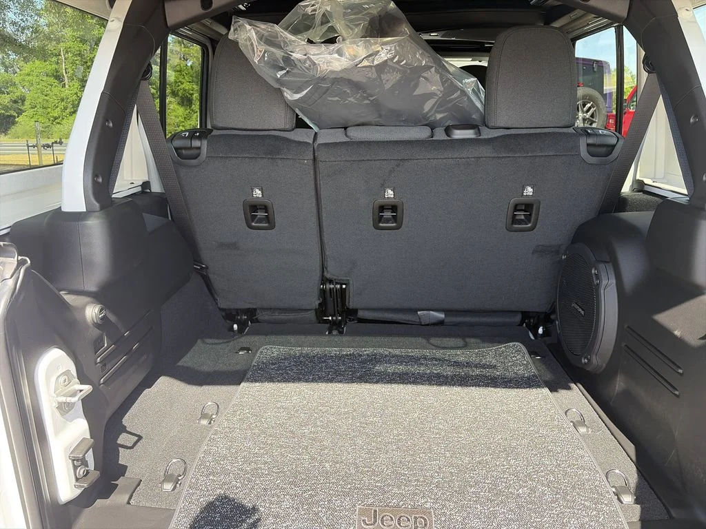New 2026 Bright White Clear-Coat Exterior Paint Jeep 85th Anniversary Edition image 31