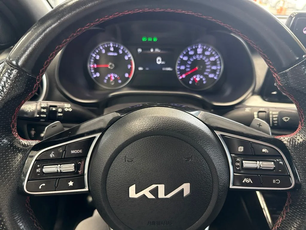 Used 2022 White Kia GT image 19
