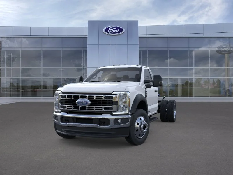 New 2026 Oxford White Ford F-600® XLT image 2