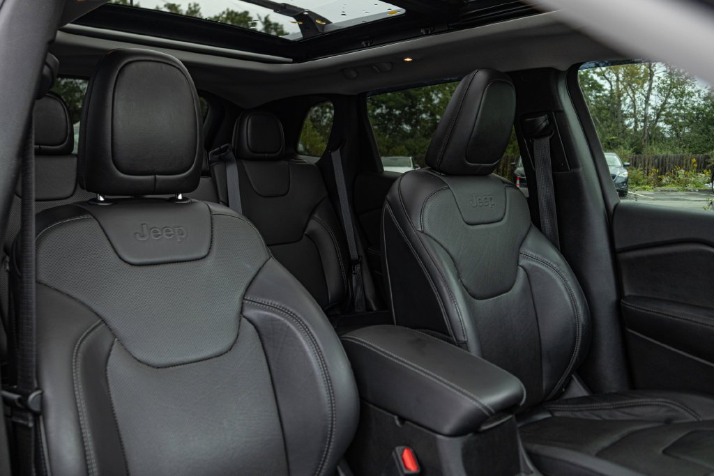 Used 2021 Silver Jeep Limited image 35
