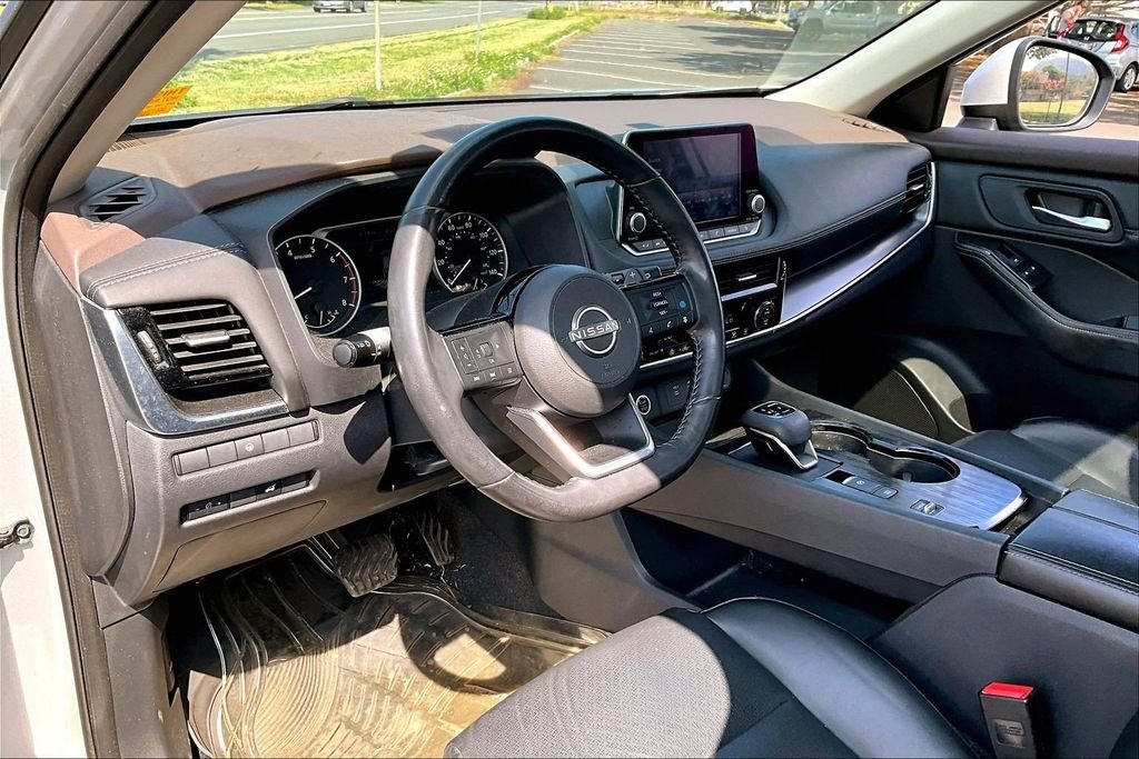 Used 2023 Silver Nissan SV image 13