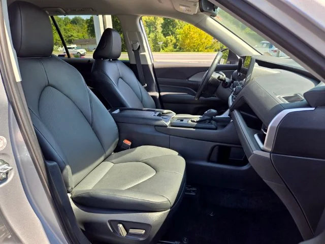 Used 2025 Silver Toyota XLE image 20