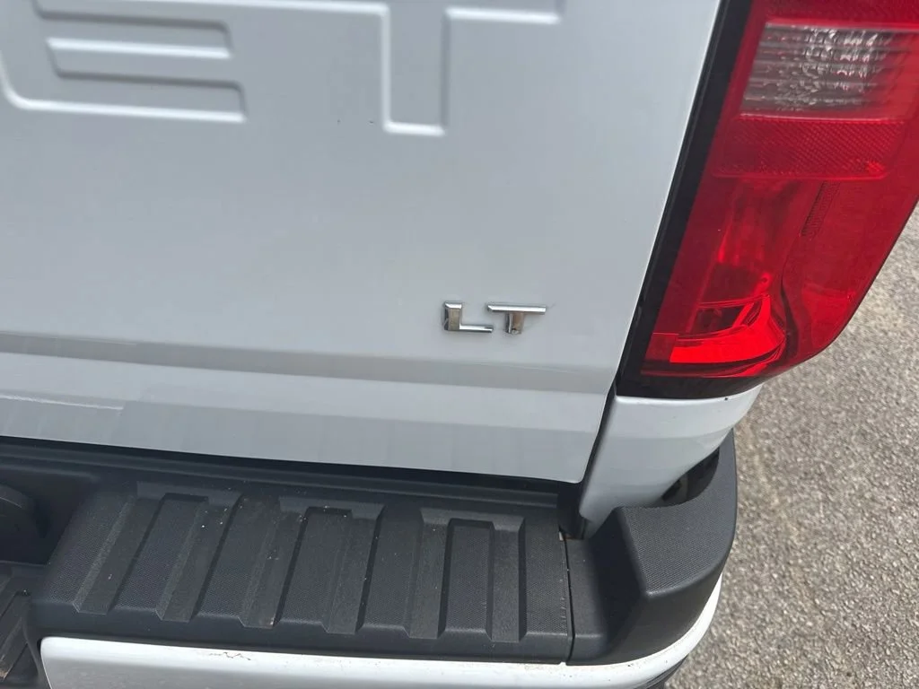 Used 2022 Summit White Chevrolet LT image 24