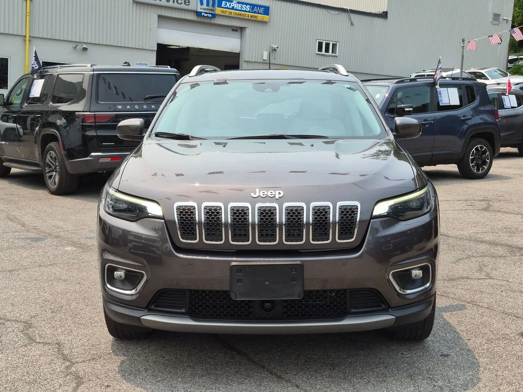 Used 2021 Gray Jeep Limited image 3