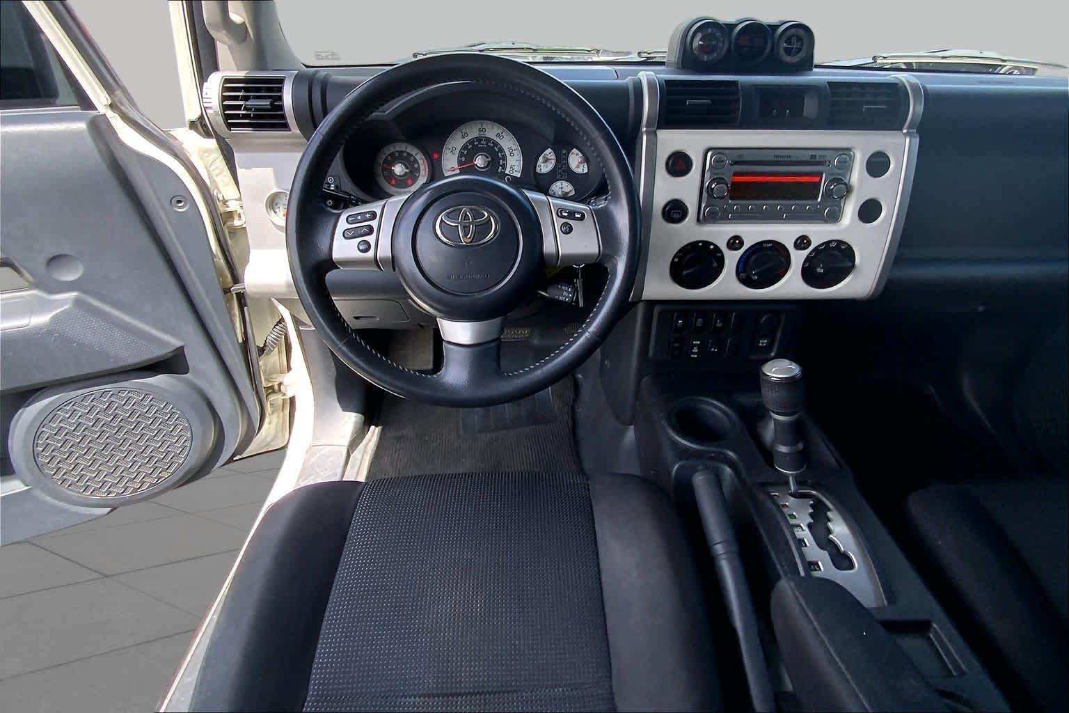 Pre-Owned 2014 Toyota FJ Cruiser