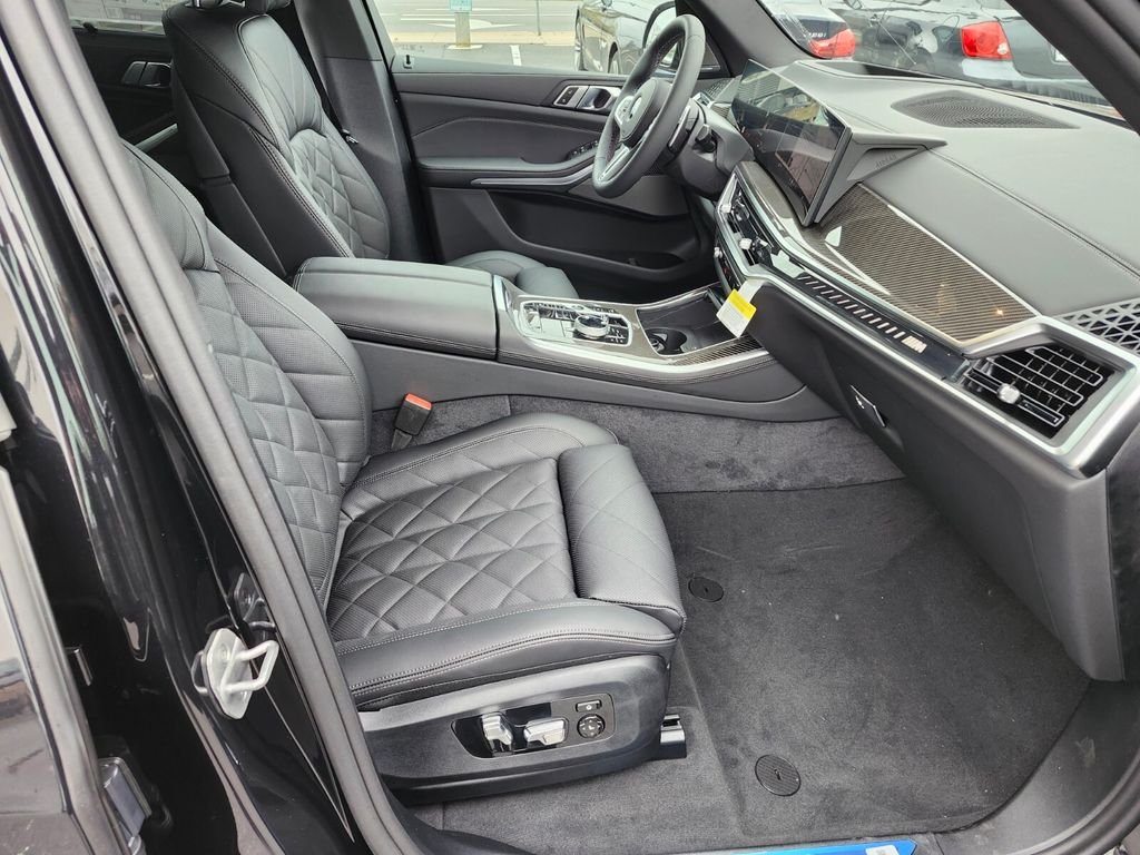 New 2026 Black BMW M60i image 11
