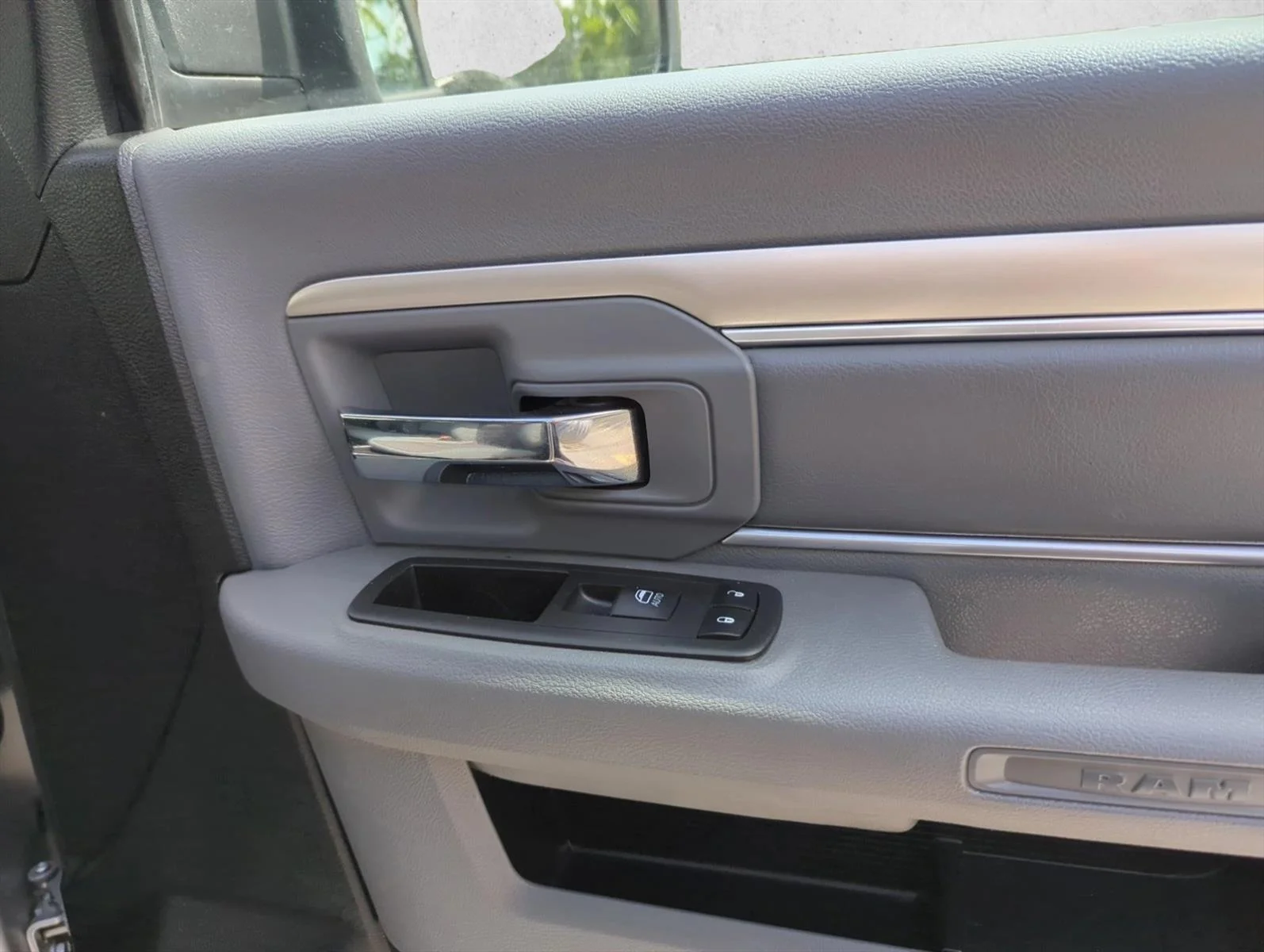 Used 2019 Bright Silver Metallic Clearcoat Ram SLT image 28