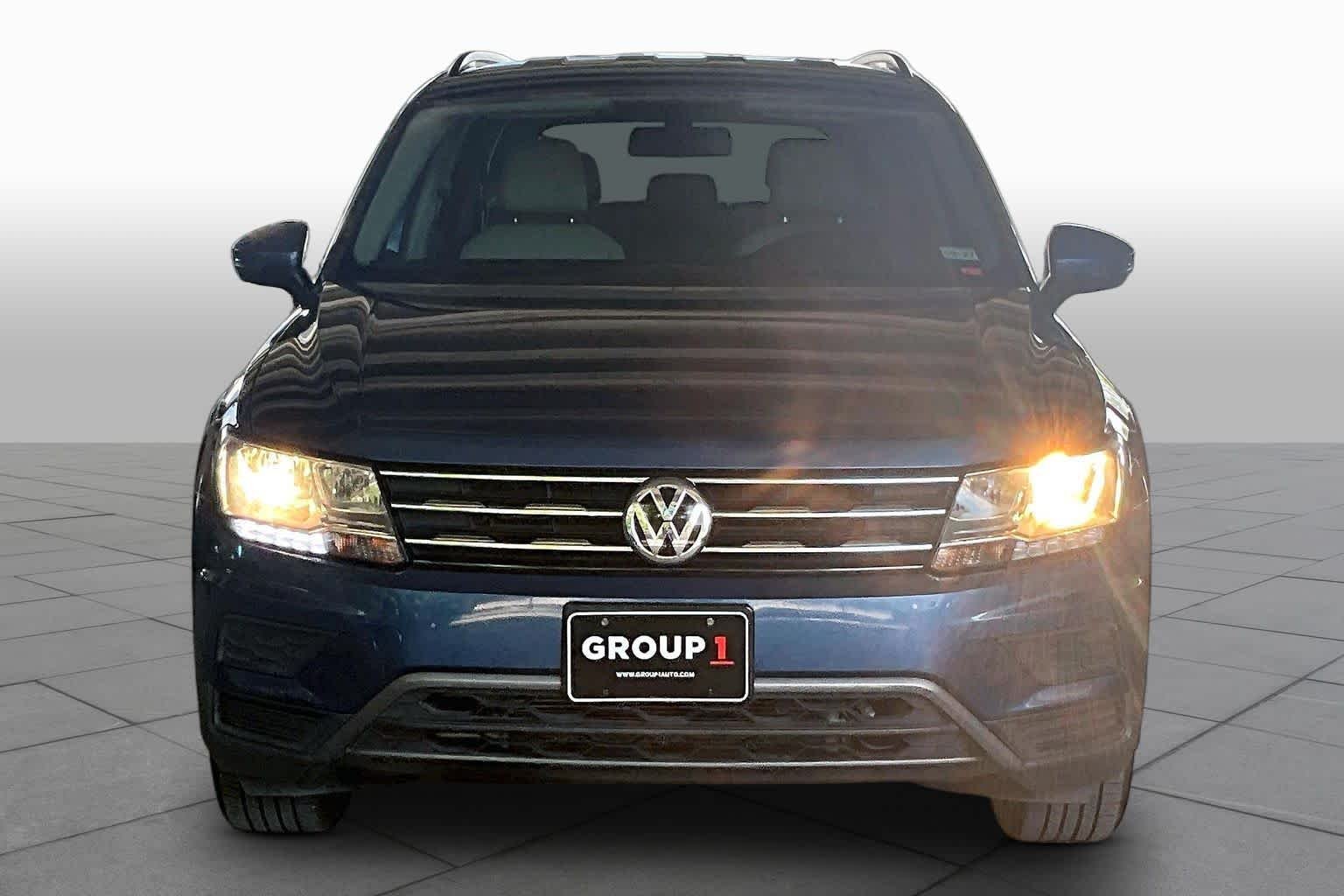Used 2019 Silk Blue Metallic Volkswagen SE image 3