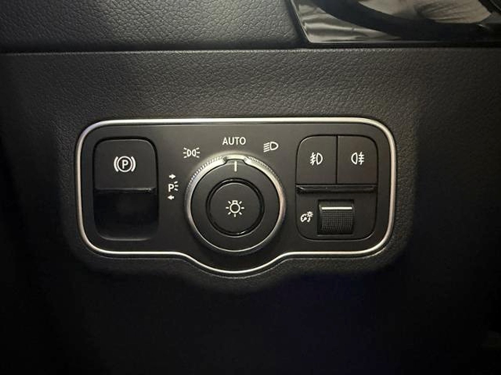 Certified Used 2025 Cirrus Silver Metallic Mercedes-Benz 4MATIC® image 22