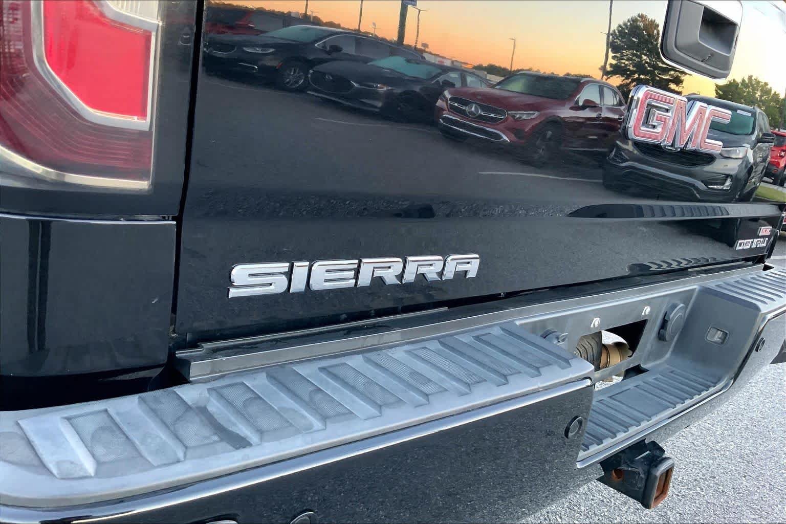 Used 2018 Onyx Black GMC Denali image 27