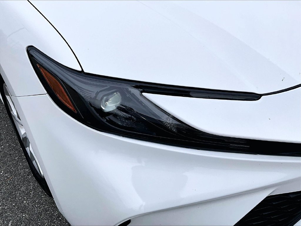Used 2025 White Toyota LE image 33
