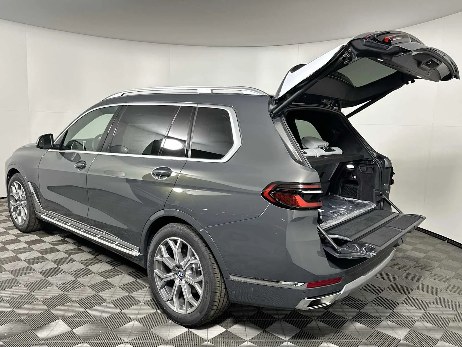 New 2026 Dravit Grey Metallic BMW xDrive40i image 21