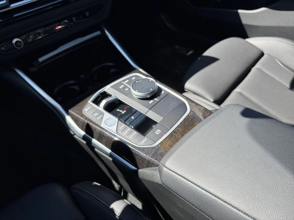 2024 BMW 3 Series 330i - Photo 17