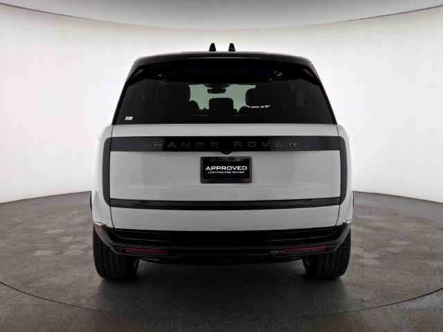 Used 2025 White Land Rover SE image 7