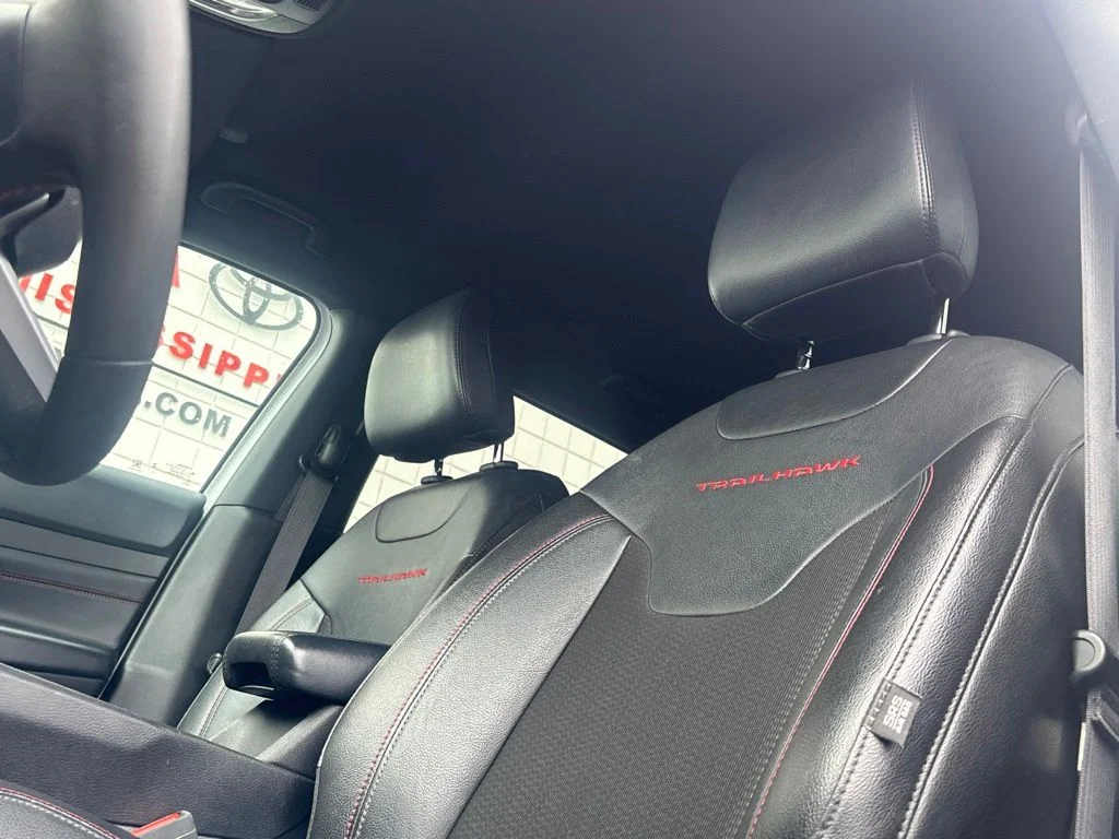 Used 2024 White Jeep Trailhawk image 10