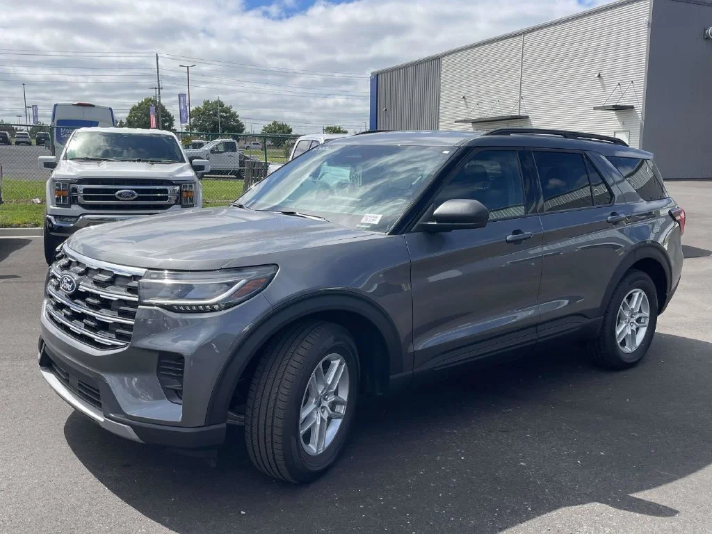New 2027 Gray Ford Active image 7