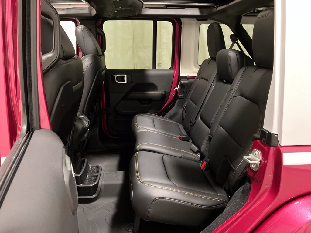 New 2026 Tuscadero Pearl-Coat Exterior Paint Jeep Sahara image 15