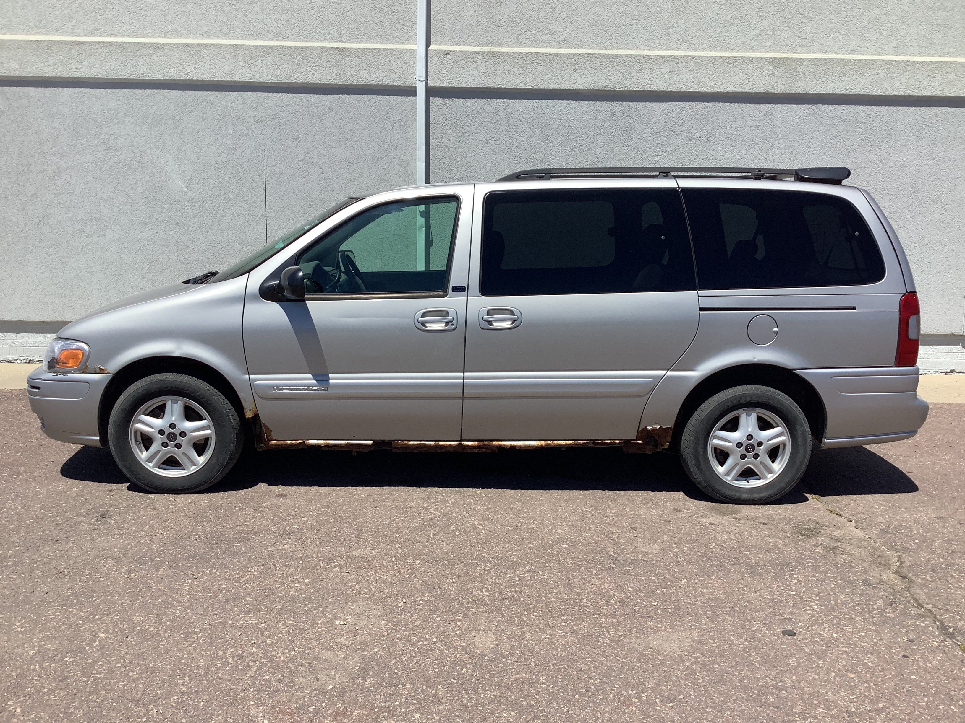 Used 2004 Chevrolet Venture LS with VIN 1GNDV13E64D110055 for sale in Aberdeen, SD