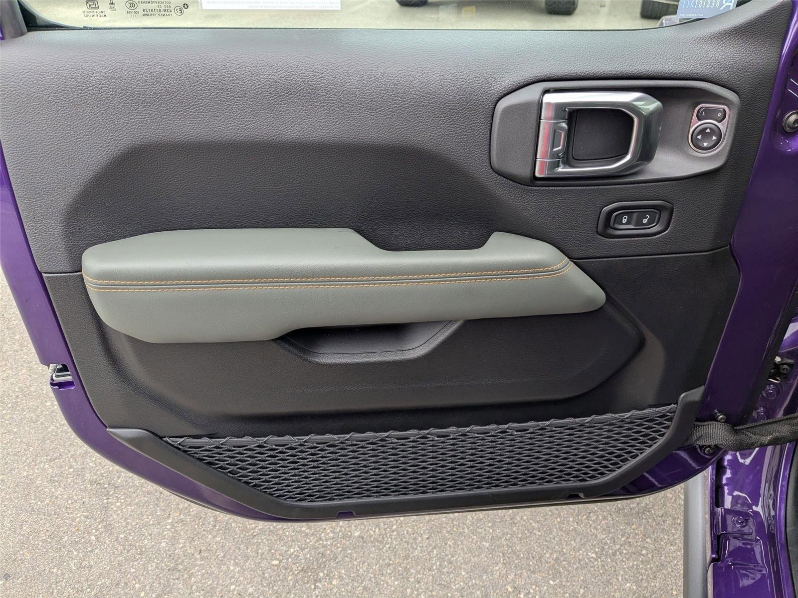 New 2026 Reign Exterior Paint Jeep Mojave X image 10