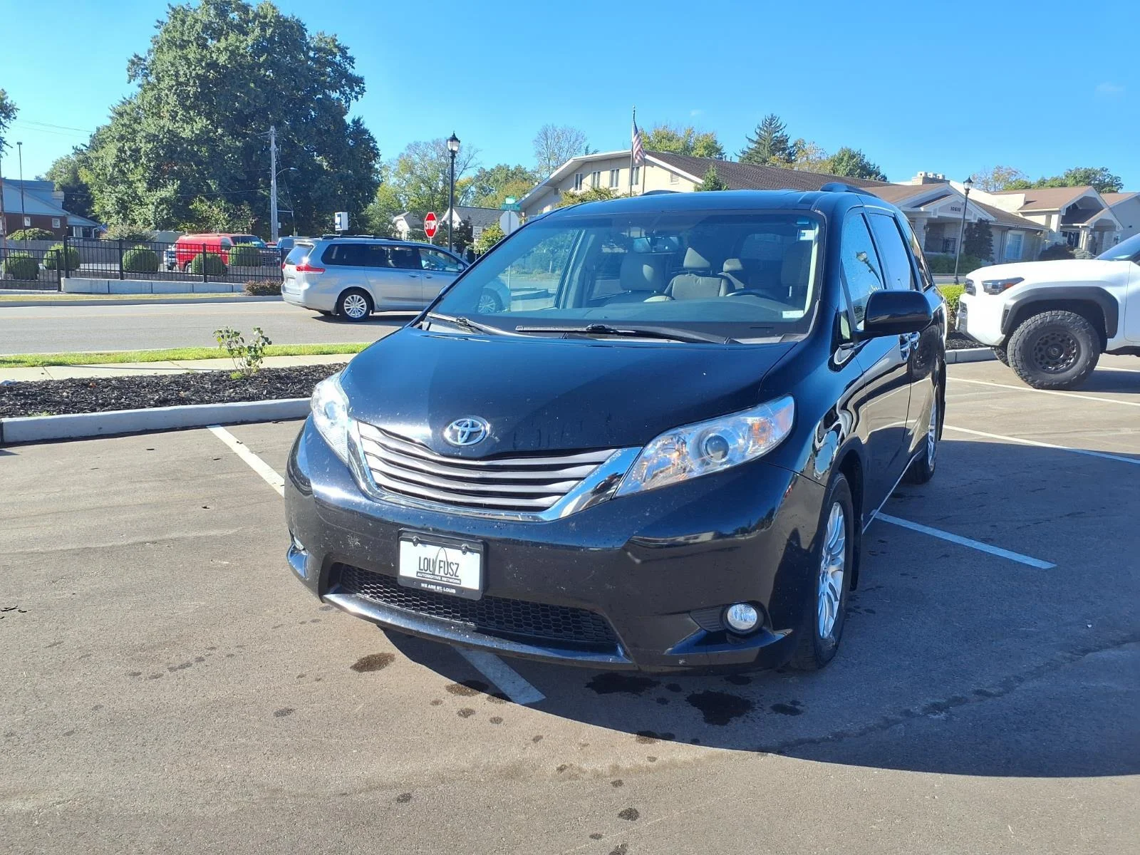 Certified Used 2017 Midnight Black Metallic Toyota XLE 8-Passenger image 29