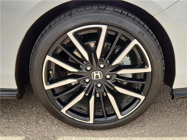Used 2024 White Honda Touring image 7