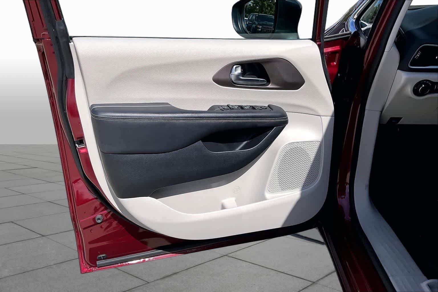 Used 2023 Velvet Red Pearlcoat Chrysler LX image 21