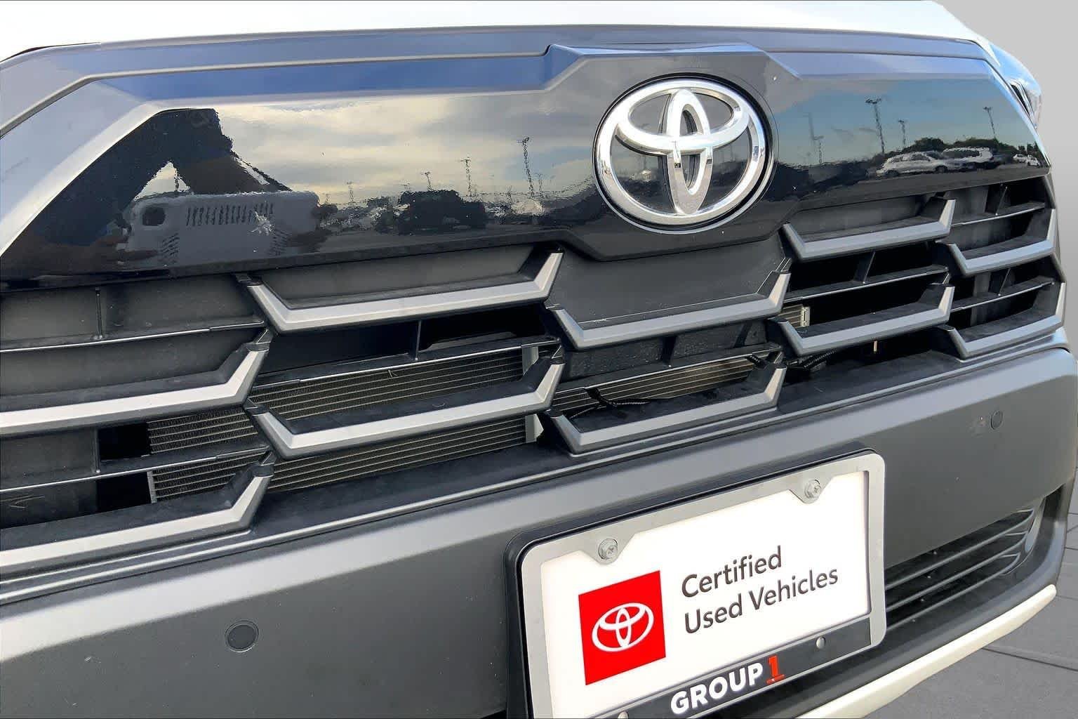 Used 2026 Wind Chill Pearl Toyota XLE image 29