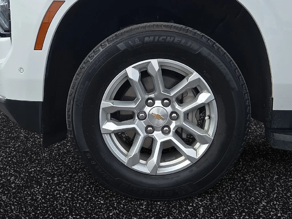 Used 2025 Summit White Chevrolet LT image 8