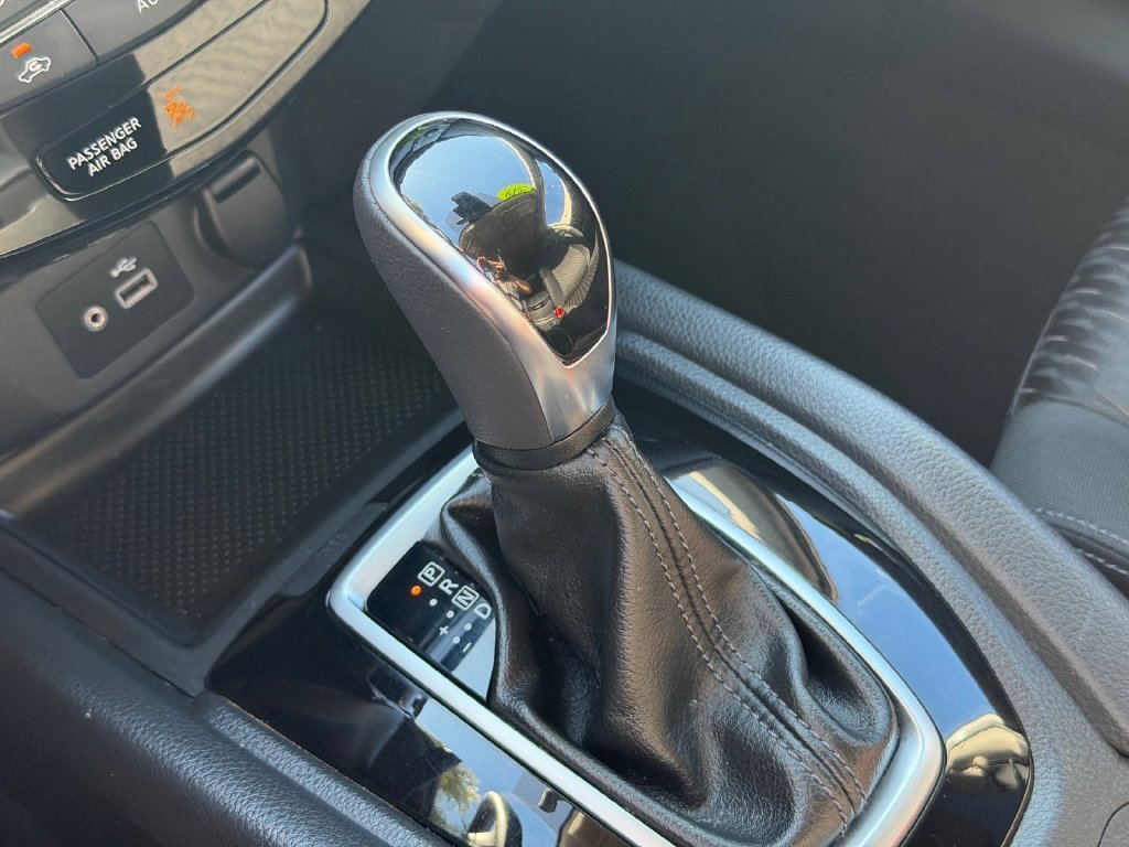 Used 2019 White Nissan SV image 27