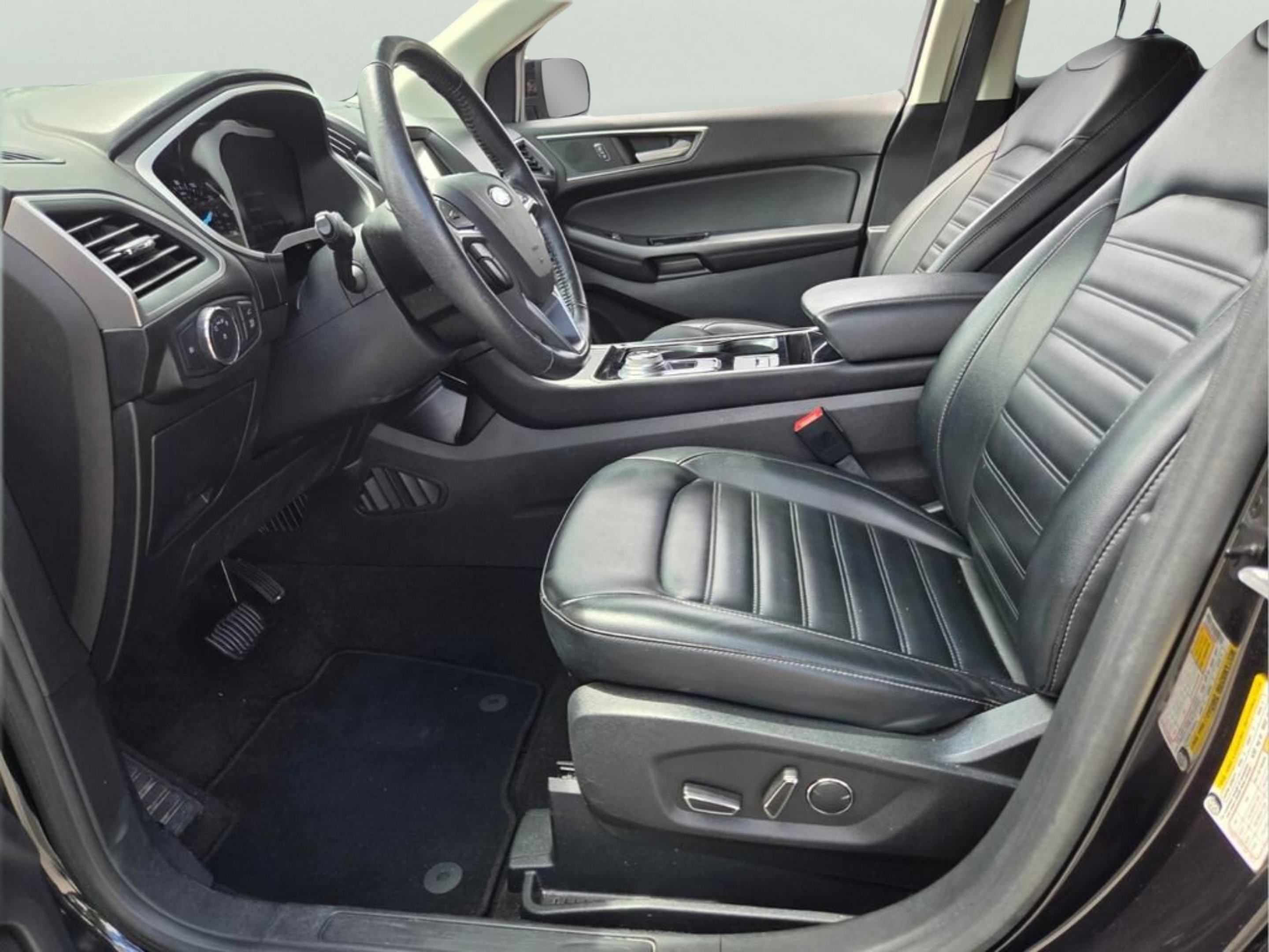 Used 2019 Black Metallic Ford SEL image 9