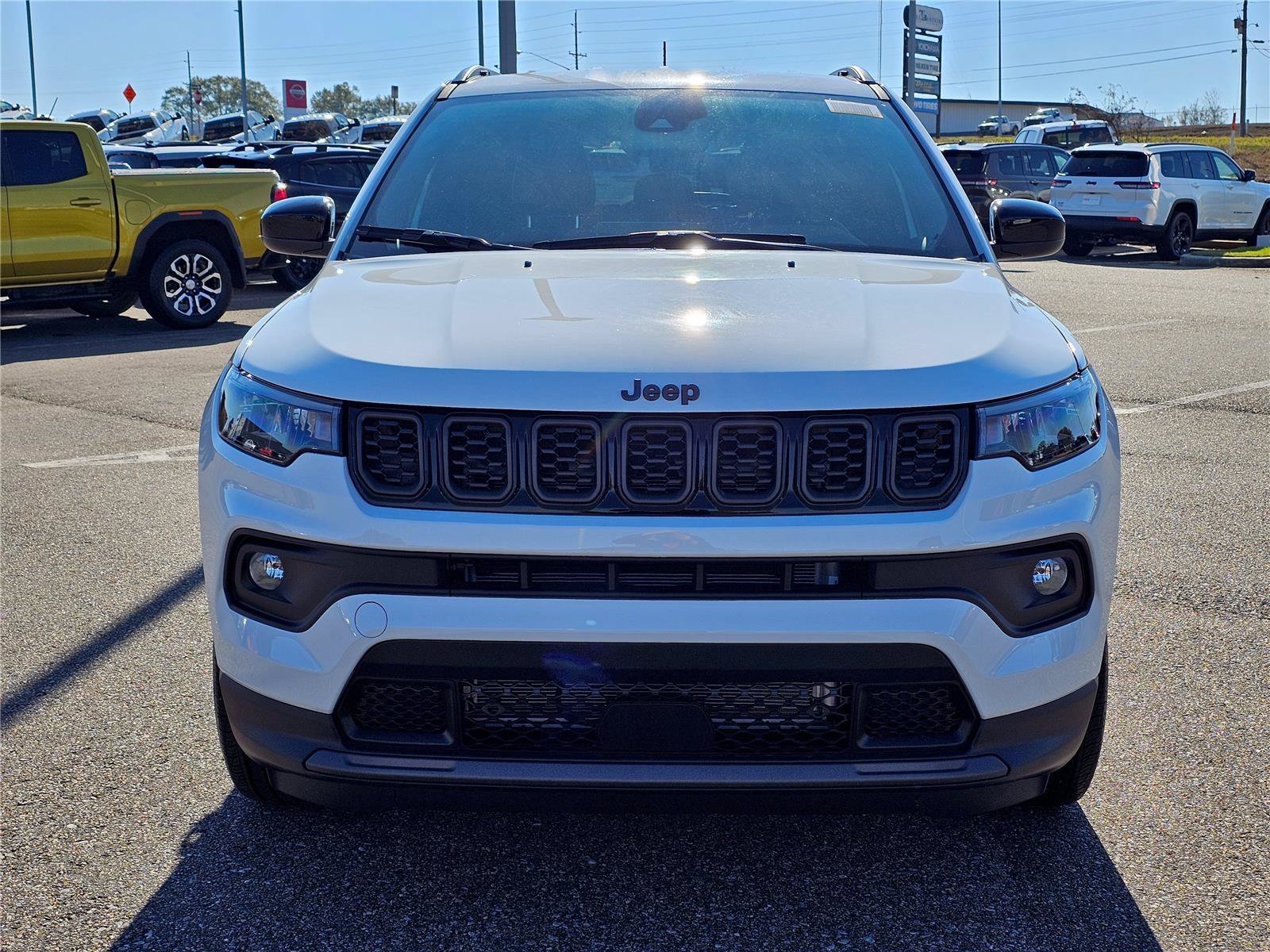 New 2026 Bright White Clearcoat Jeep Latitude Altitude image 2