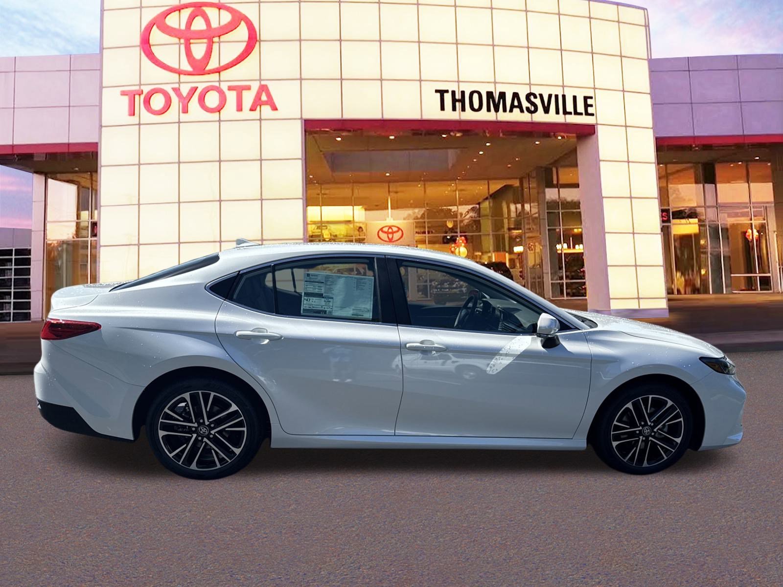 Used 2025  Toyota  image 4