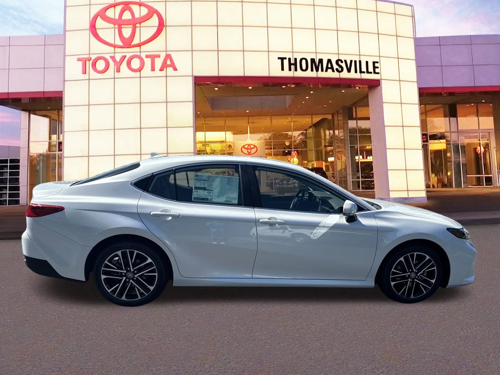 Used 2025  Toyota  image 4