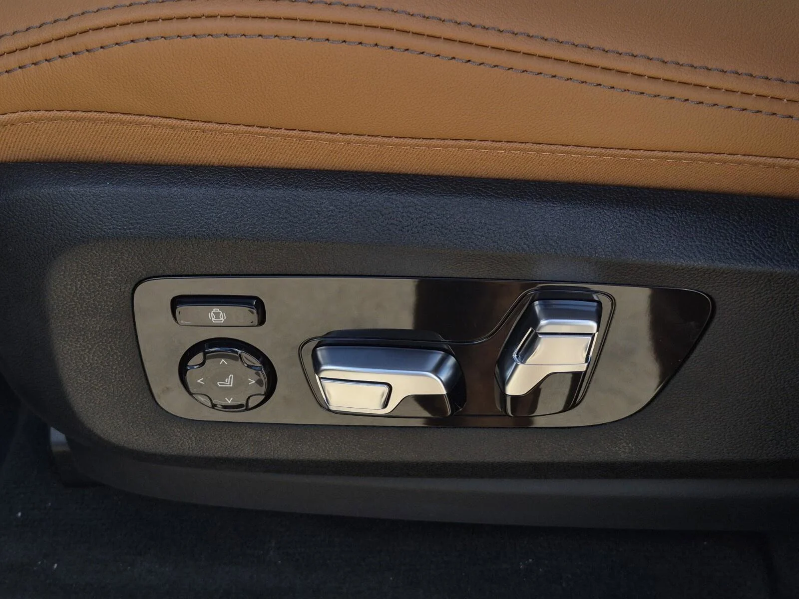 New 2026 Carbon Black Metallic BMW xDrive40i image 12
