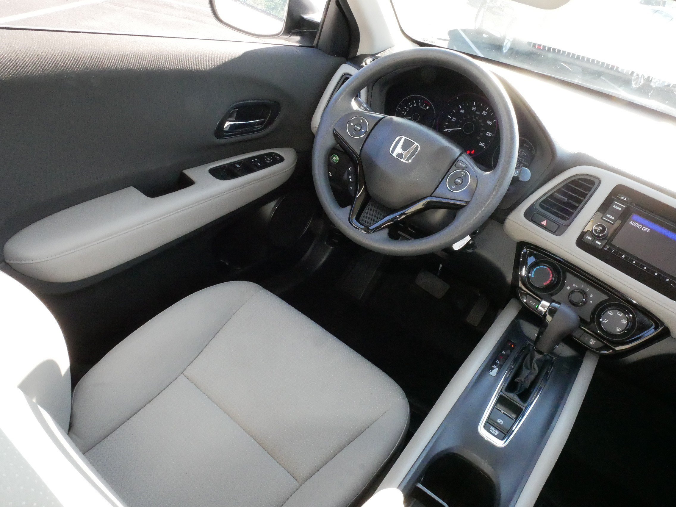 Used 2021 Platinum White Pearl Honda LX image 9