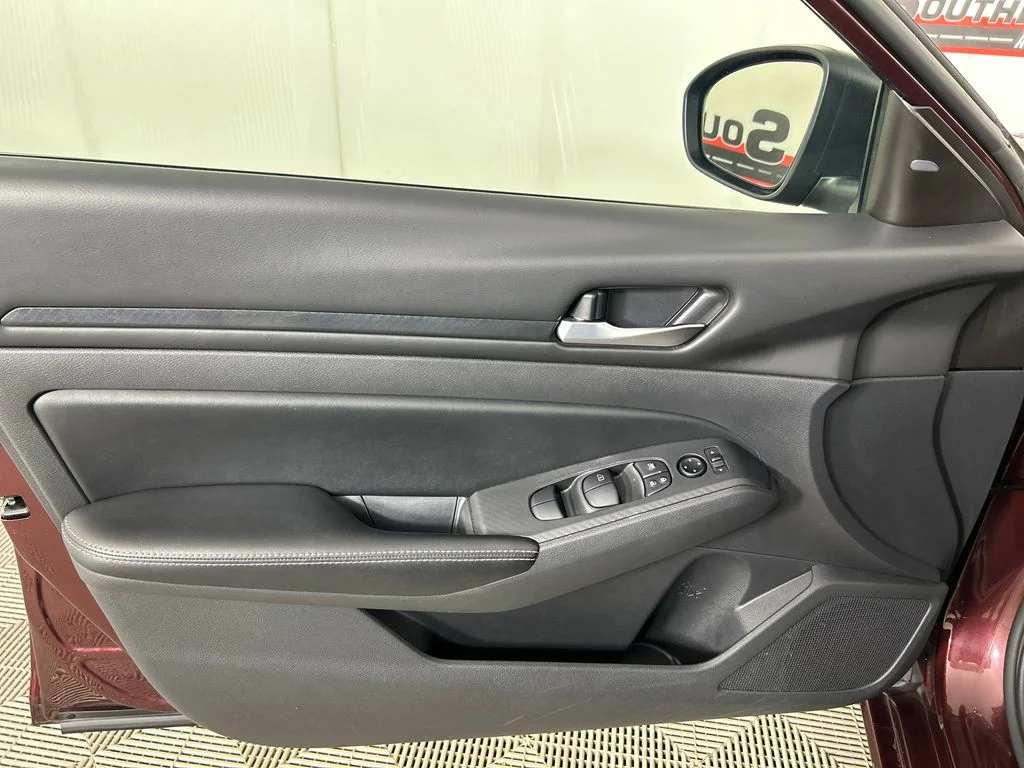 Used 2024 Red Nissan 2.5 SV image 11