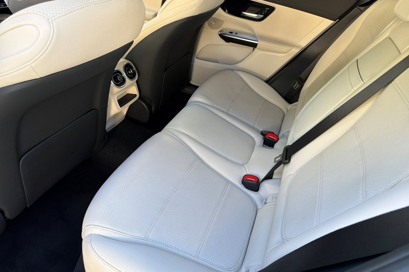 Certified Used 2024 Blue Mercedes-Benz GLC 300 image 11