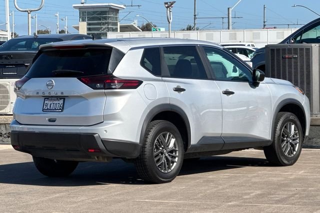 Used 2024 Silver Nissan S image 4