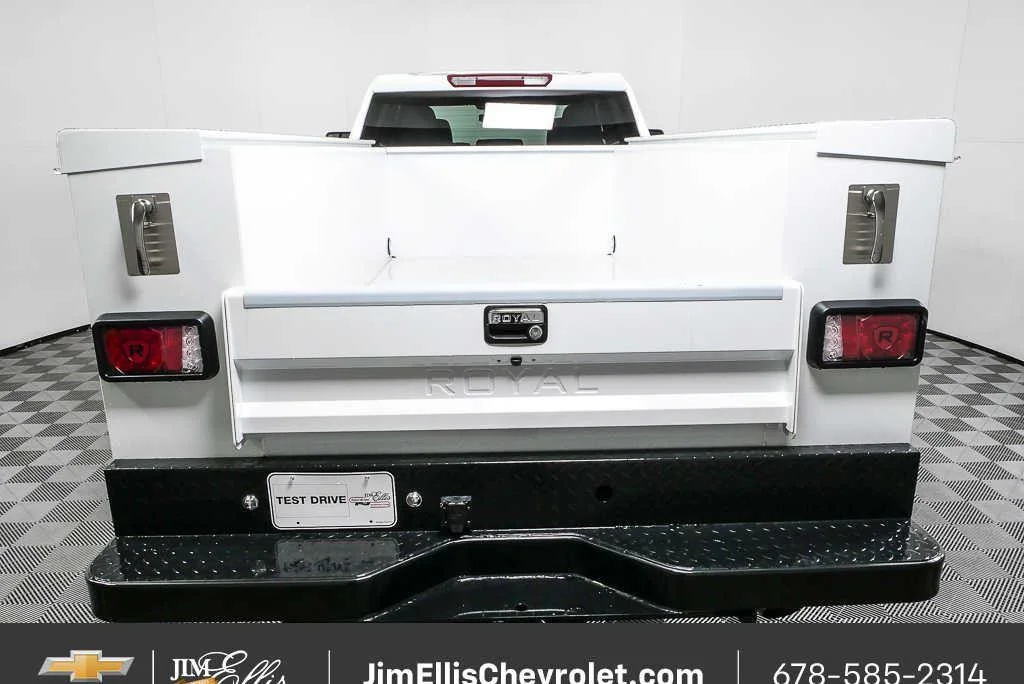 New 2026 Summit White Chevrolet WT image 24