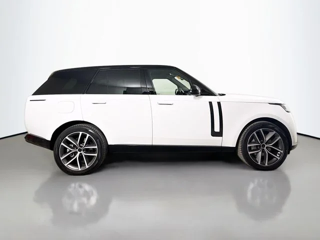 New 2026 Fuji White Land Rover SE image 4