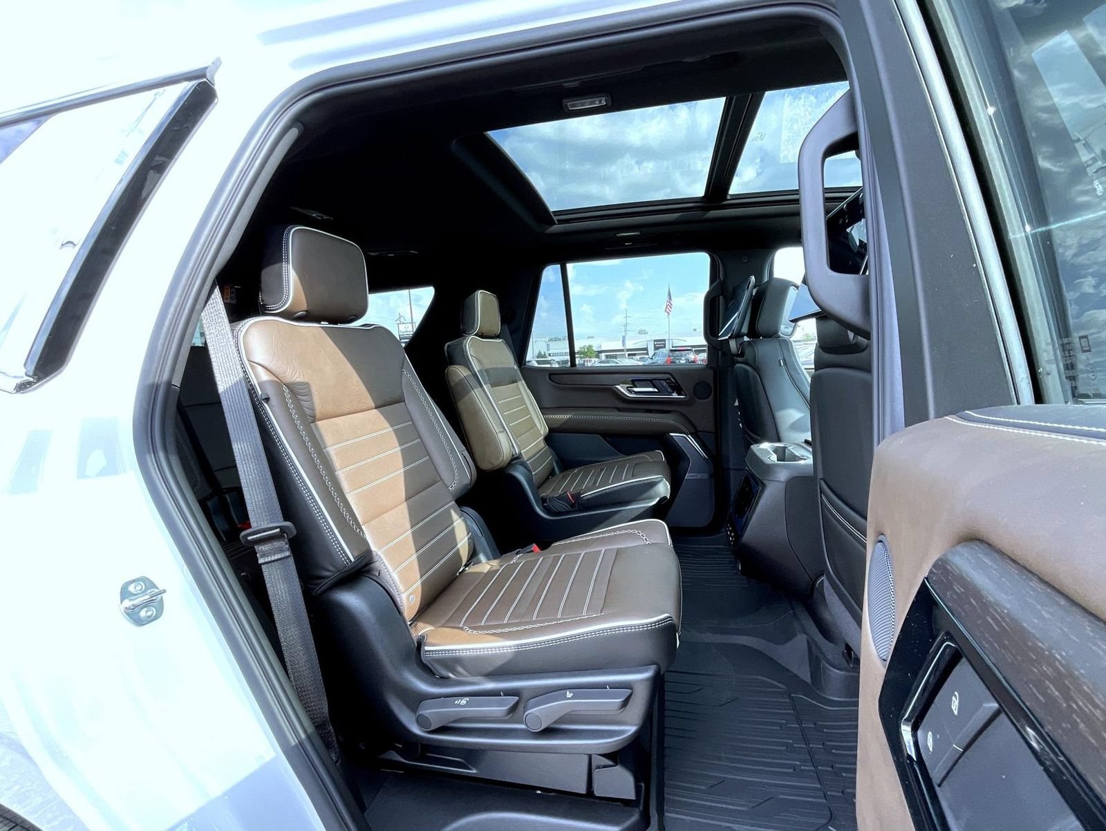 New 2026 Glacier White Tricoat GMC Denali Ultimate image 18