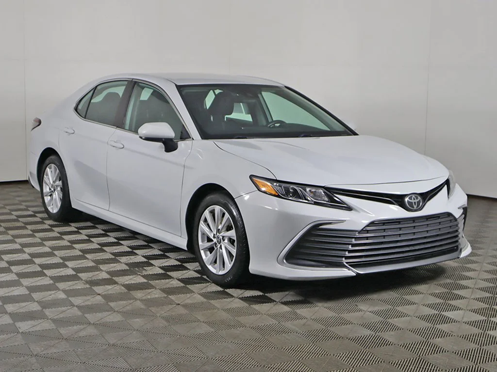 Used 2022 Toyota Camry LE with VIN 4T1C11AK8NU021352 for sale in Cleveland Heights, OH