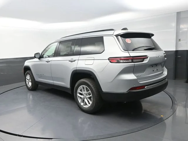 New 2026 Silver Zynith Exterior Paint Jeep Laredo image 7