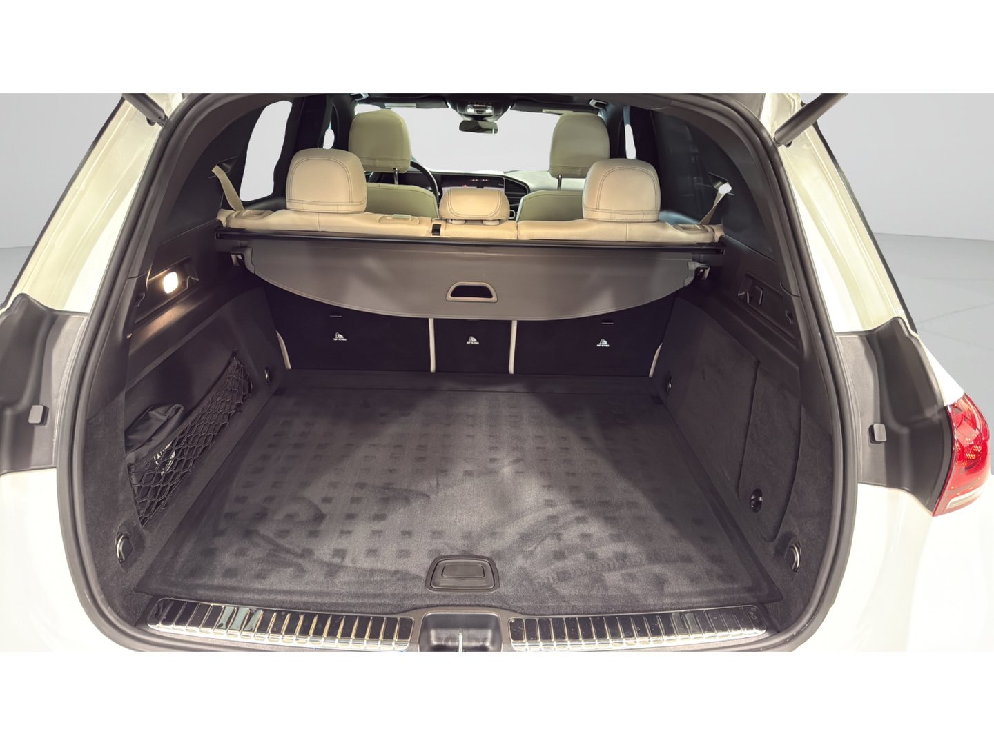Certified Used 2023 MANUFAKTUR Diamond White Metallic Mercedes-Benz GLE 450 image 9