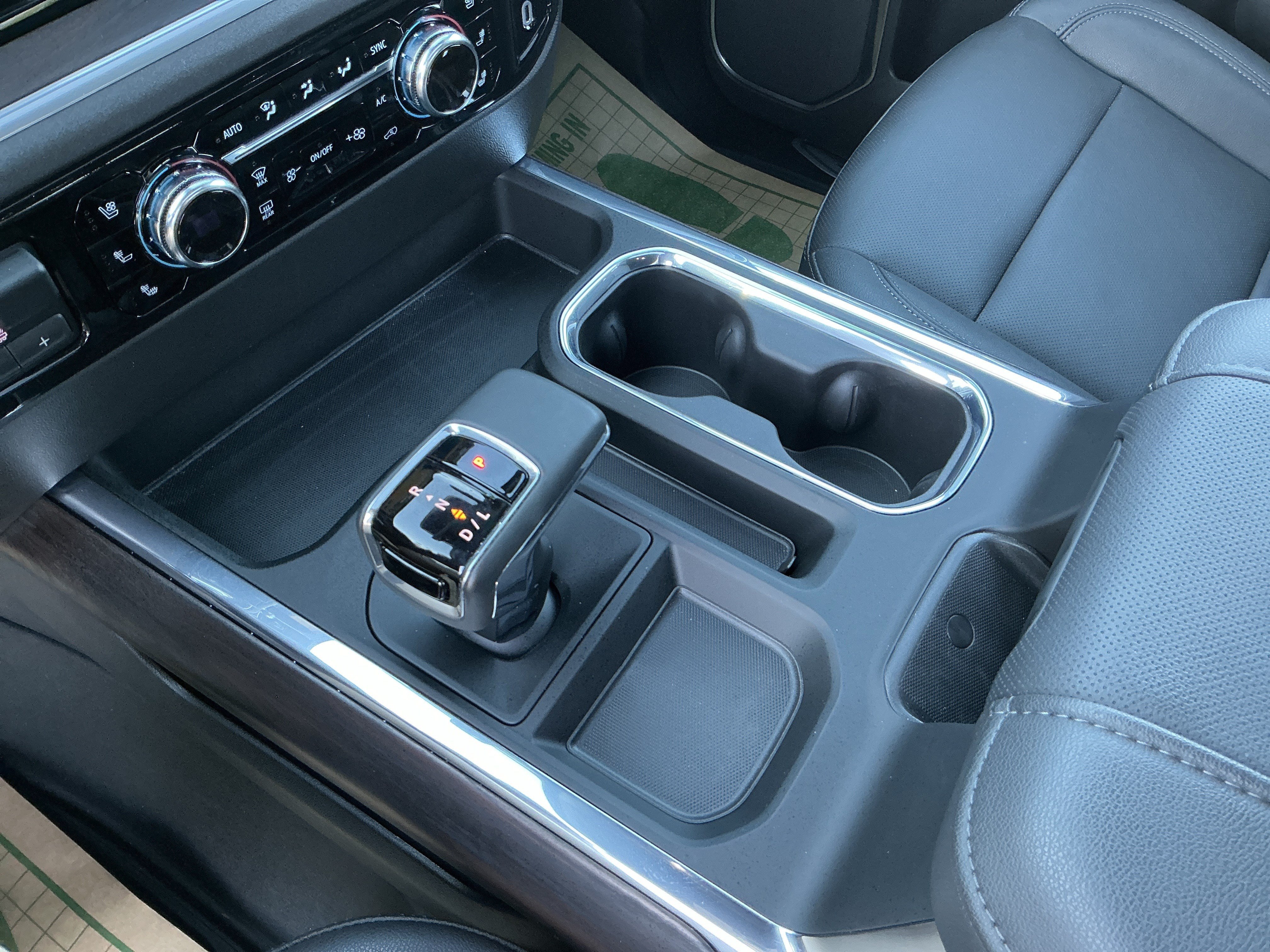 Used 2025 Onyx Black GMC SLT image 25