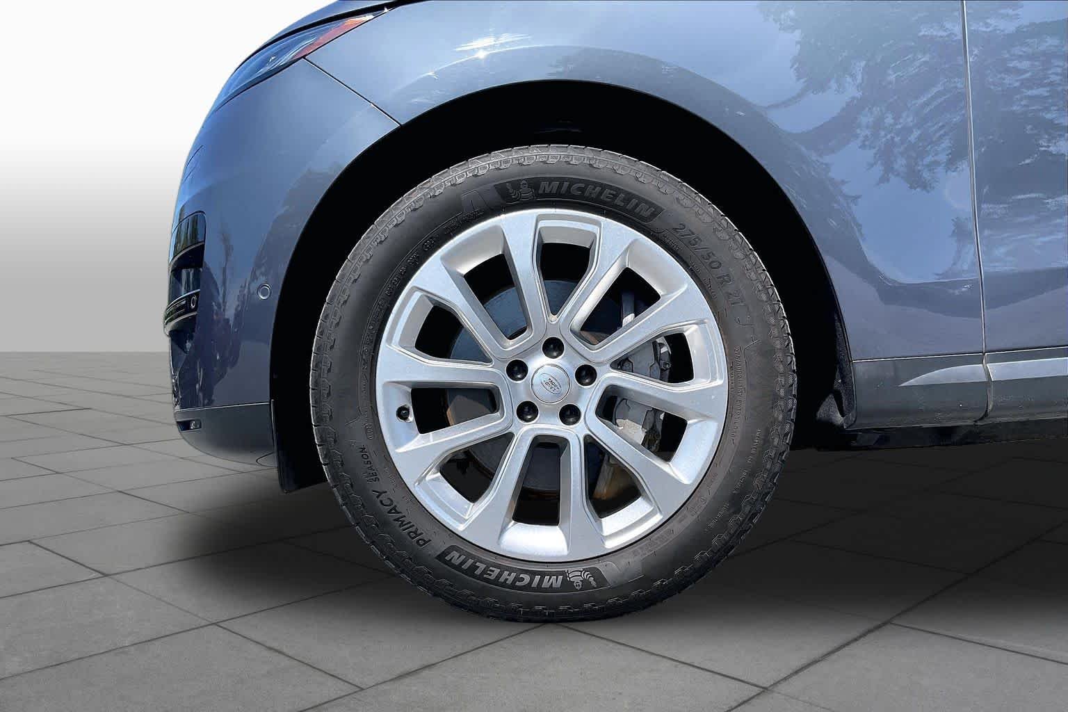 Used 2024 Carpathian Grey Premium Metallic Land Rover SE image 10